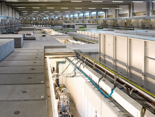 DESY PETRA III Electron Collider Halle mit geöffneten Deckenplatten. © Dominik Reipka Industriefotografie für Forschung und Technik Hamburg