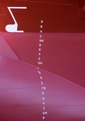 Draught marks on container vessel. © Dominik Reipka Ship Photographer Hamburg, Germany.