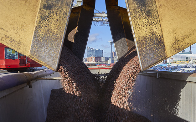 Löschen von Kakao im Hamburger Hafen.  © Dominik Reipka Objektfotografie Hamburg
