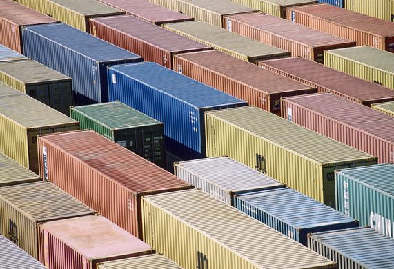 Container auf Abstellfläche im Hafen Hamburg. © Dominik Reipka professioneller Fotograf.